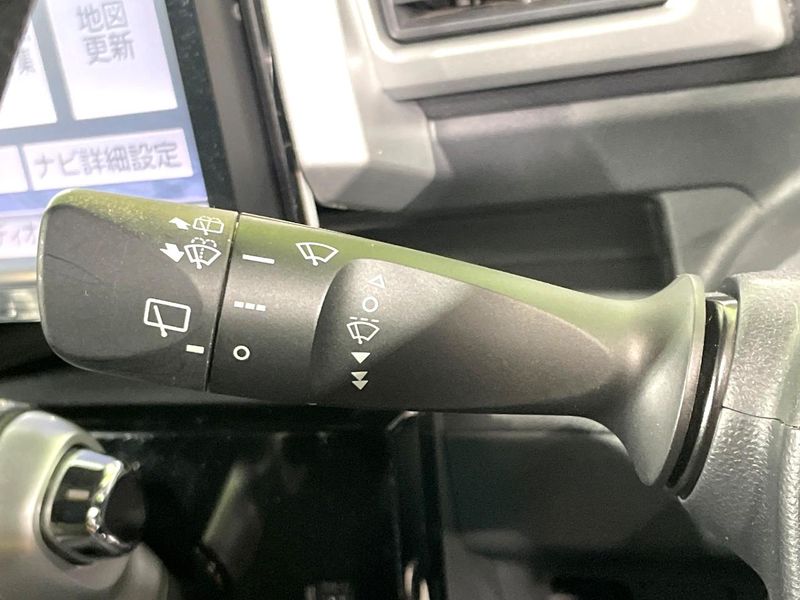 2018 Toyota Pixis Mega DBA-LA700A (UW-6a49cb62c485a)[29]