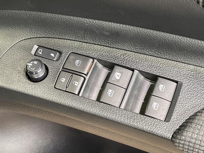 2017 Toyota Sienta DBA-NSP170G (UW-6a49cc5068000)[16]
