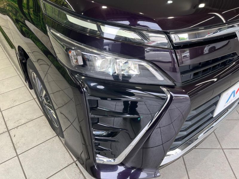 2017 Toyota Voxy DBA-ZRR80W (UW-6a49ccf61ea5a)[23]