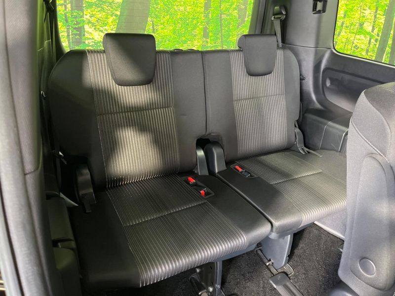 2017 Toyota Voxy DBA-ZRR80W (UW-6a49ccf61ea5a)[28]