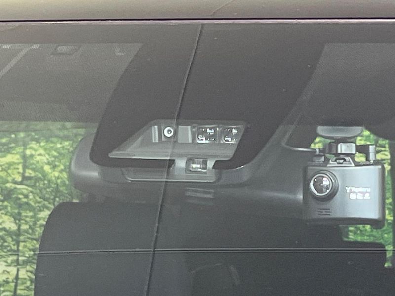 2017 Toyota Voxy DBA-ZRR80W (UW-6a49ccf61ea5a)[12]