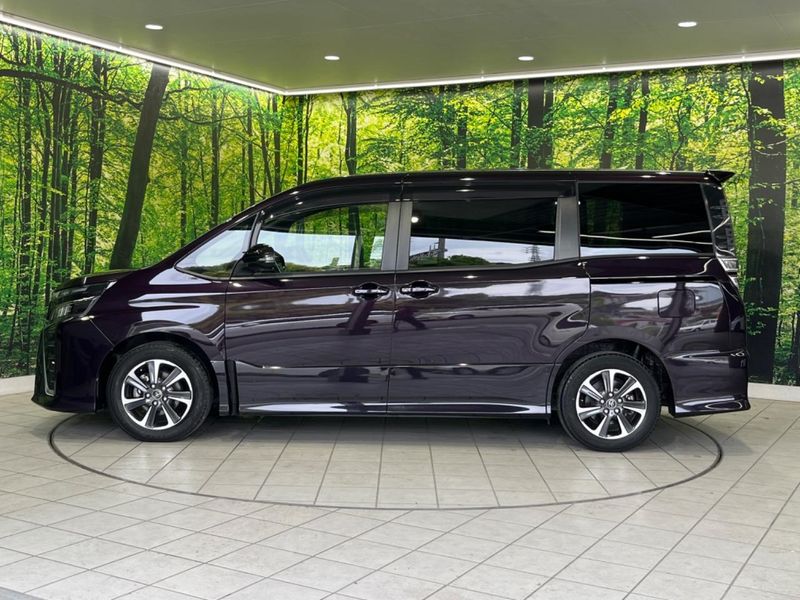 2017 Toyota Voxy DBA-ZRR80W (UW-6a49ccf61ea5a)[11]