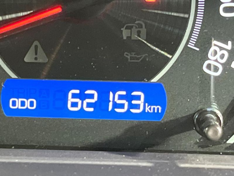 2017 Toyota Voxy DBA-ZRR80W (UW-6a49ccf61ea5a)[2]