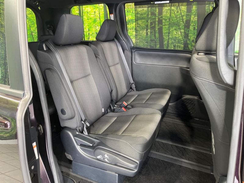 2017 Toyota Voxy DBA-ZRR80W (UW-6a49ccf61ea5a)[29]