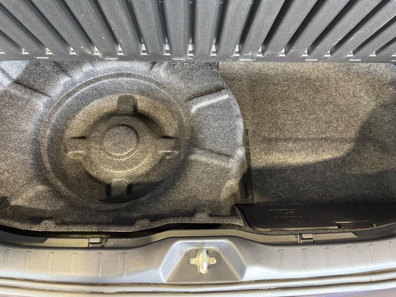 2018 Toyota Esquire DBA-ZRR80G (UW-6a49ccf9a94ac)[24]