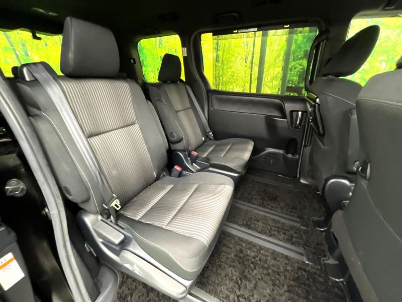 2020 Toyota Voxy DAA-ZWR80W (UW-6a49cd2d50db7)[27]