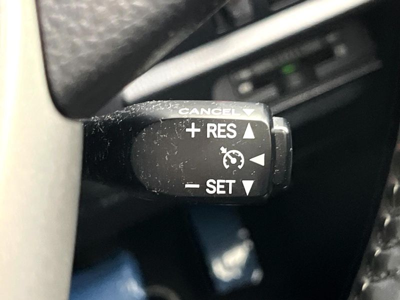 2020 Toyota Voxy DAA-ZWR80W (UW-6a49cd2d50db7)[14]