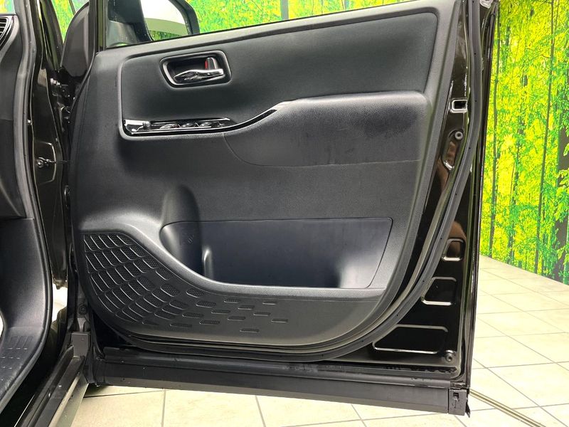2020 Toyota Voxy DAA-ZWR80W (UW-6a49cd2d50db7)[6]