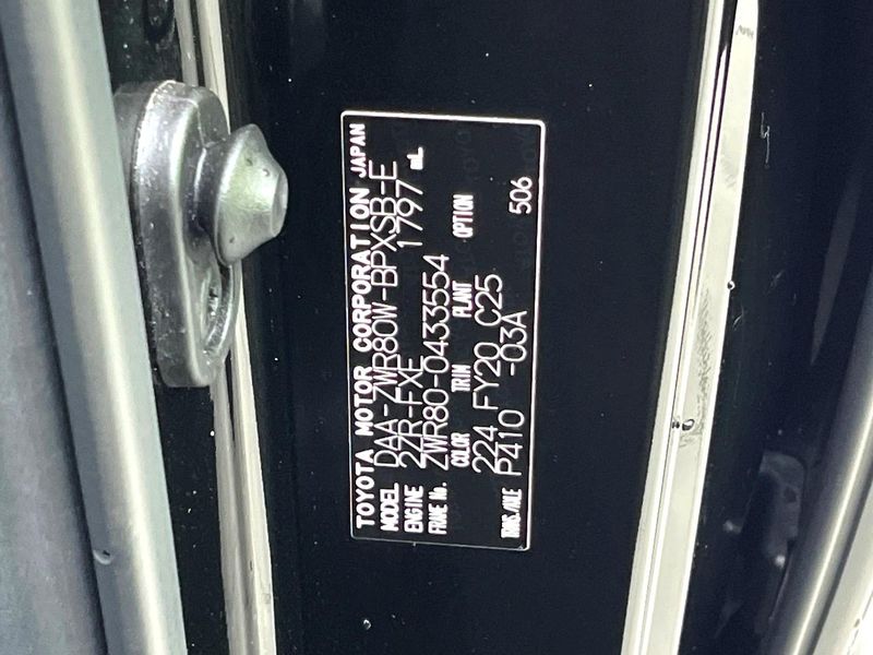 2020 Toyota Voxy DAA-ZWR80W (UW-6a49cd2d50db7)[1]