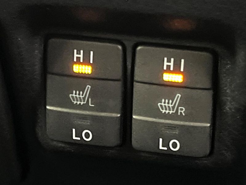 2020 Toyota Voxy DAA-ZWR80W (UW-6a49cd2d50db7)[20]