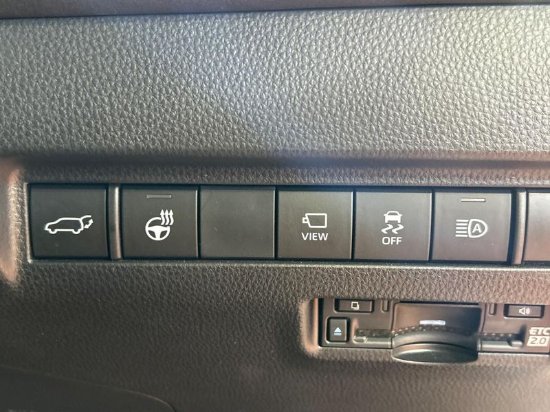 2023 Toyota Harrier Hybrid 6AA-AXUH80 (UW-6a4b1b33793c7)[5]