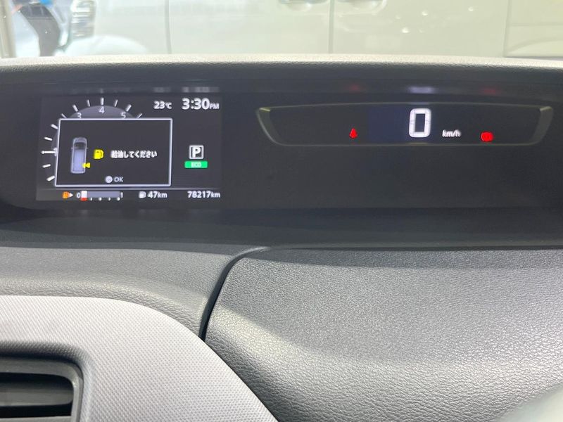 2017 Nissan Serena DAA-GC27 (UW-6a4b1bb6dec24)[23]