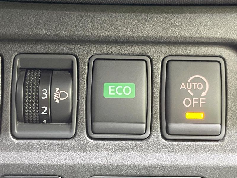2017 Nissan Serena DAA-GC27 (UW-6a4b1bb6dec24)[18]
