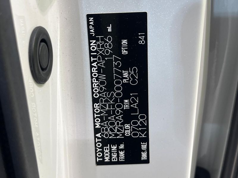 2022 Toyota Noah 6BA-MZRA90W (UW-6a4b1d992f1d8)[1]