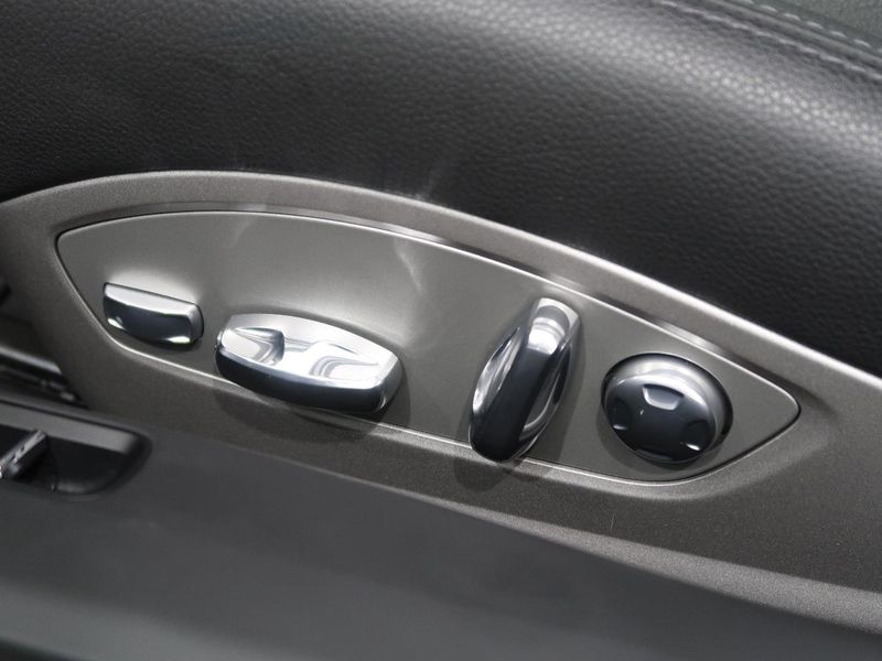 2012 Porsche 911 ABA-991MA103 (UW-6a4b1e48d59c9)[22]