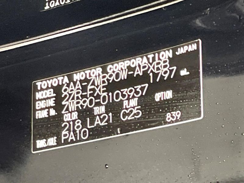2023 Toyota Noah 6AA-ZWR90W (UW-6a4b1e9e525b2)[1]