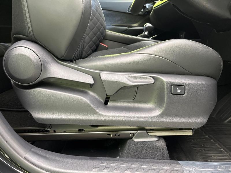 2020 Toyota C-HR 6AA-ZYX11 (UW-6a4b1eae94474)[28]
