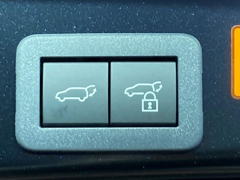 2026 Toyota RAV4 6AA-AXAN64 (UW-6a4c6cd104505)[27]