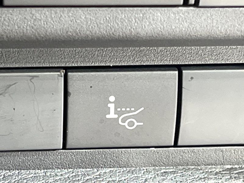 2022 Mitsubishi OUTLANDER PHEV 5LA-GN0W (UW-6a4c6d8bc445c)[11]