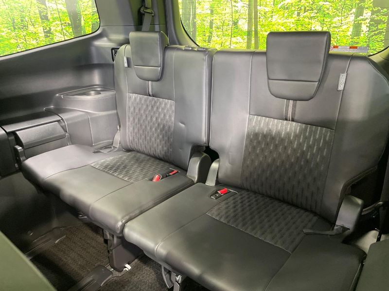 2022 Toyota Noah 6BA-MZRA90W (UW-6a4c6f7687c4c)[12]
