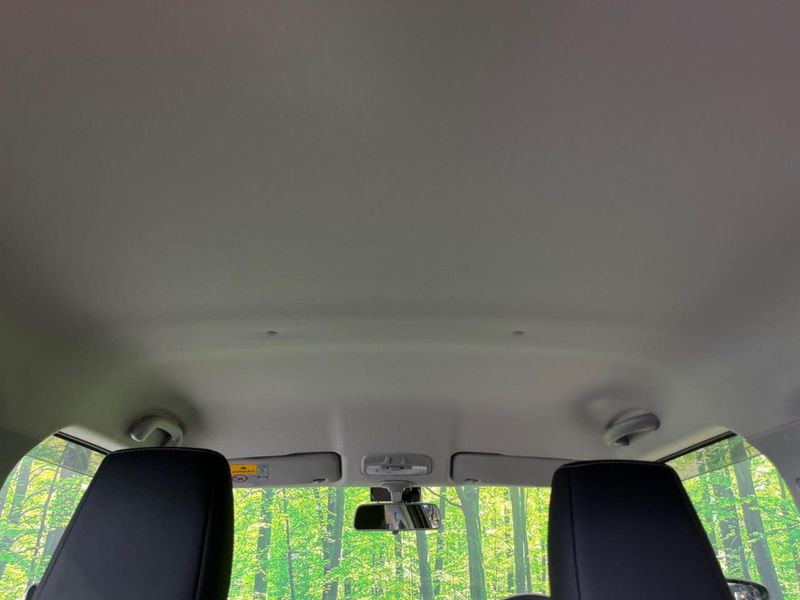 2017 Suzuki Swift DBA-ZC83S (UW-6a4c7036d0a90)[15]