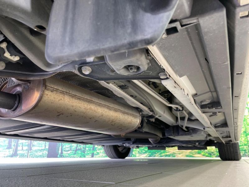 2015 Toyota Voxy DBA-ZRR80W (UW-6a4c7042bdd8e)[12]