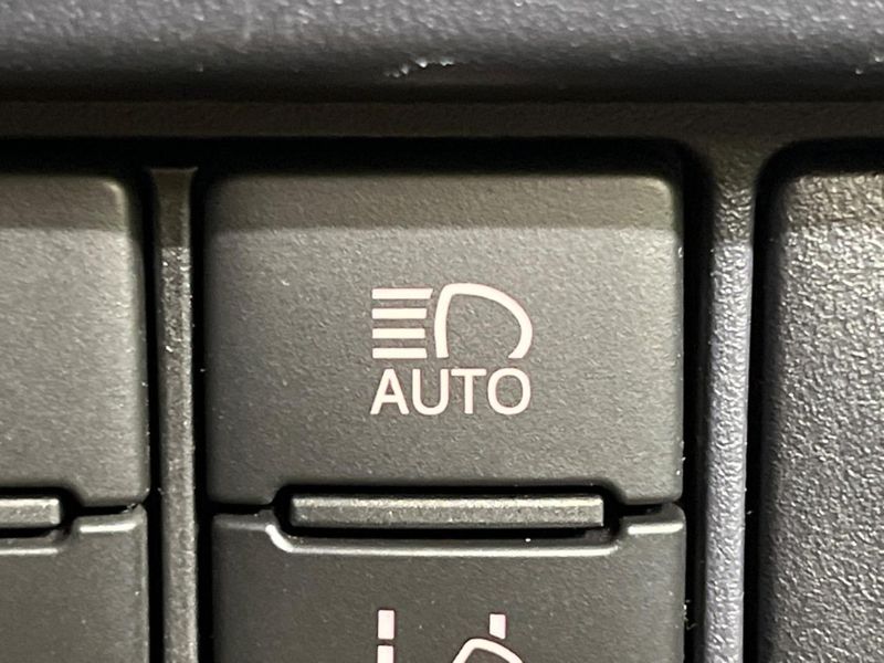 2016 Toyota Voxy DBA-ZRR80W (UW-6a4c7044d3ce6)[24]
