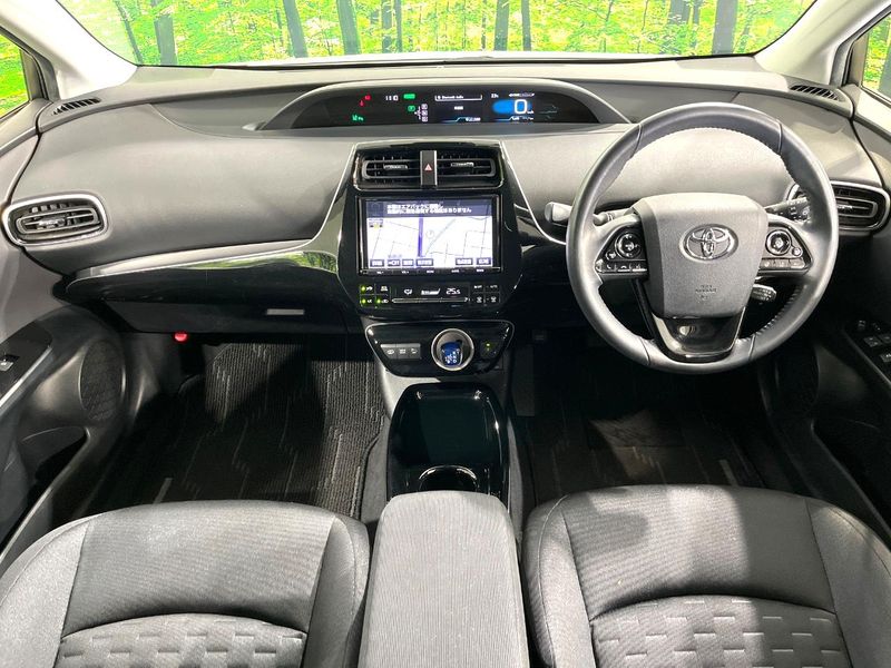2018 Toyota Prius PHV DLA-ZVW52 (UW-6a4c70781ec30)[29]