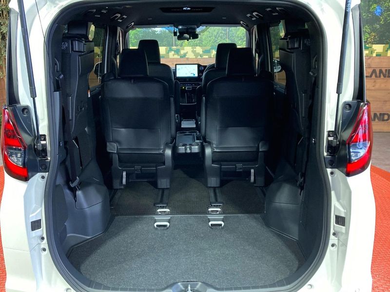2023 Toyota Noah 6AA-ZWR90W (UW-6a4c708e16a52)[27]