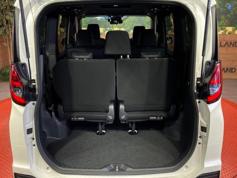 2023 Toyota Noah 6AA-ZWR90W (UW-6a4c708e16a52)[29]