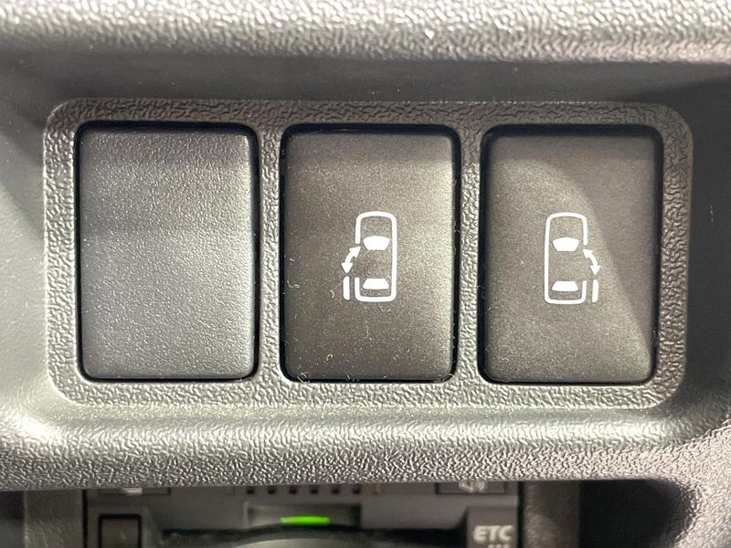 2022 Toyota Hiace Van 3DF-GDH211K (UW-6a4dbedf79daa)[24]