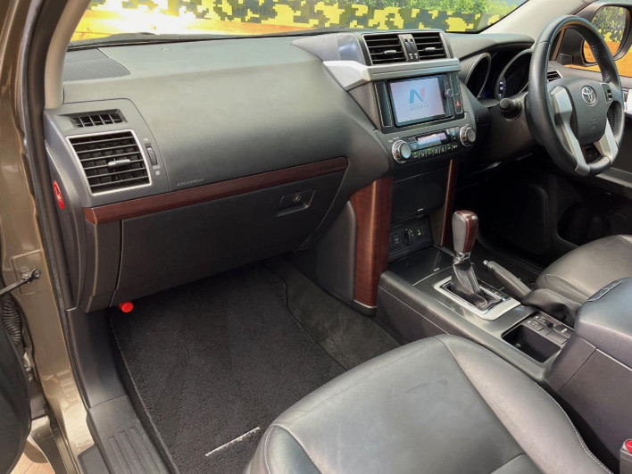 2015 Toyota Land Cruiser Prado LDA-GDJ150W (UW-6a4dbee008939)[26]