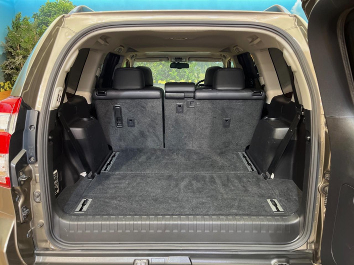 2015 Toyota Land Cruiser Prado LDA-GDJ150W (UW-6a4dbee008939)[4]