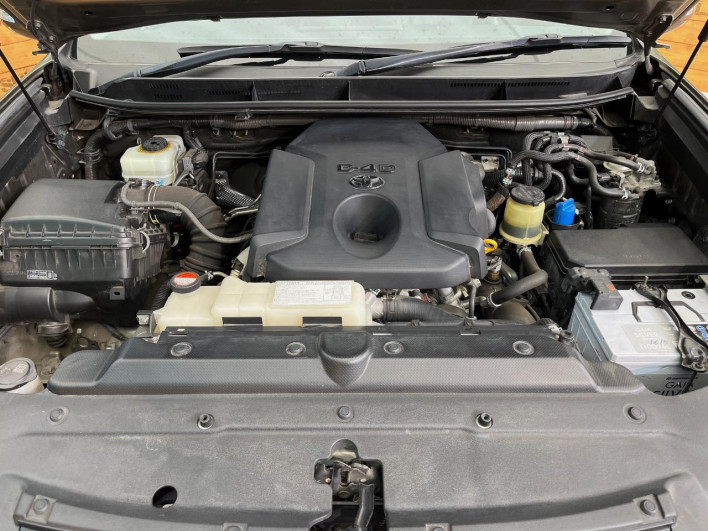 2015 Toyota Land Cruiser Prado LDA-GDJ150W (UW-6a4dbee008939)[17]