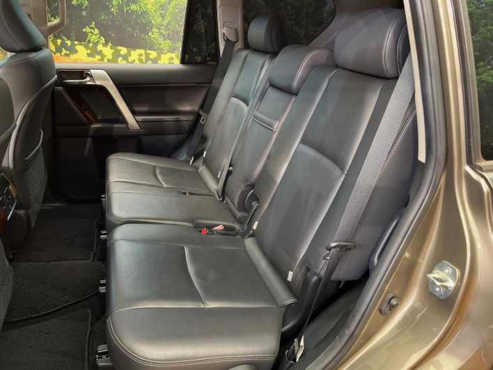 2015 Toyota Land Cruiser Prado LDA-GDJ150W (UW-6a4dbee008939)[29]