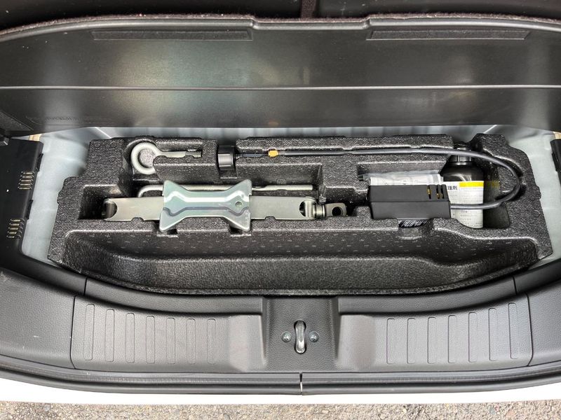 2017 Honda N-BOX CUSTOM DBA-JF3 (UW-6a4dbf5a56cab)[24]