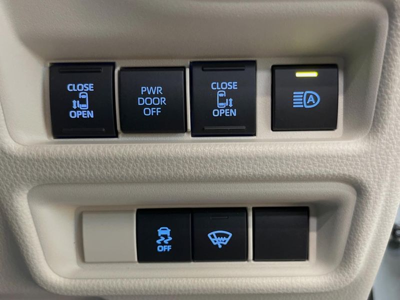 2023 Toyota Sienta 6AA-MXPL10G (UW-6a4dc0a46857b)[22]