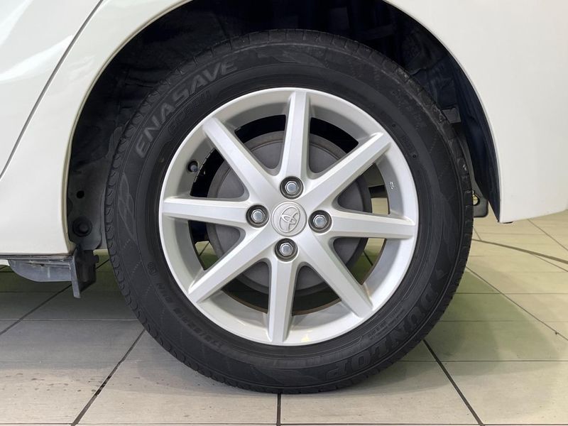2013 Toyota Aqua DAA-NHP10 (UW-6a4dc0d1cb301)[14]