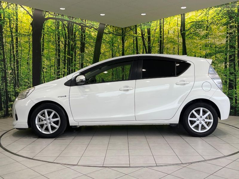 2013 Toyota Aqua DAA-NHP10 (UW-6a4dc0d1cb301)[22]