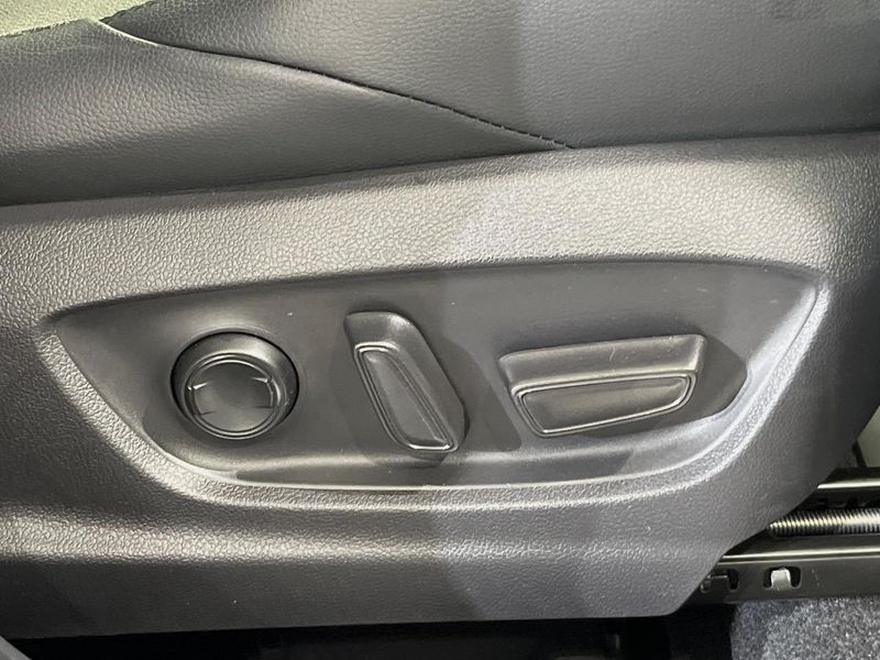 2024 Toyota Corolla Cross 6AA-ZVG13 (UW-6a4dc1a50550e)[17]