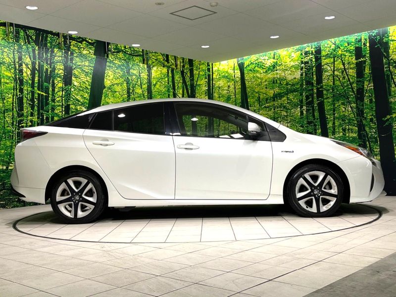 2017 Toyota Prius DAA-ZVW50 (UW-6a4dc1b55028e)[11]