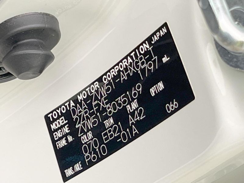 2017 Toyota Prius DAA-ZVW51 (UW-6a4dc1bb5a913)[1]