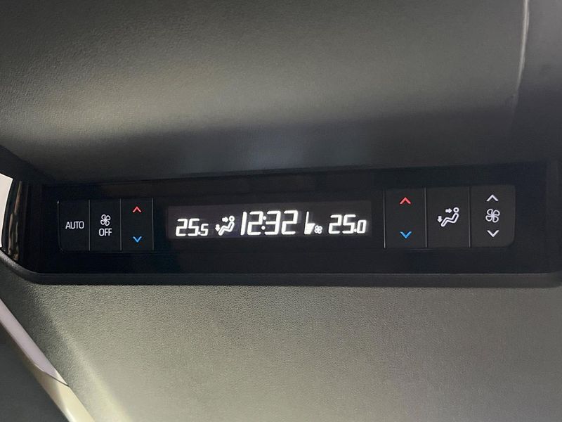 2023 Toyota Vellfire Hybrid 6AA-AAHH40W (UW-6a4f0f66e9f76)[14]