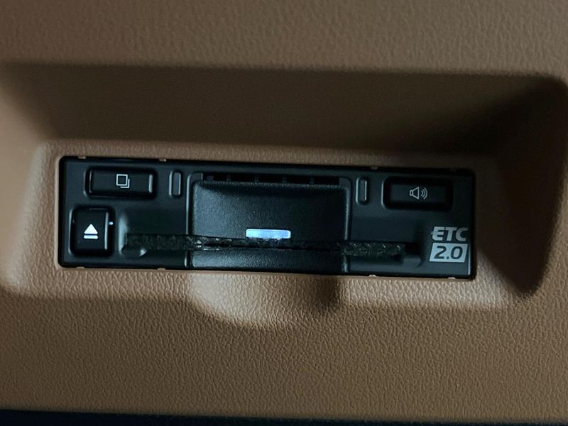 2023 Toyota Vellfire Hybrid 6AA-AAHH40W (UW-6a4f0f66e9f76)[27]