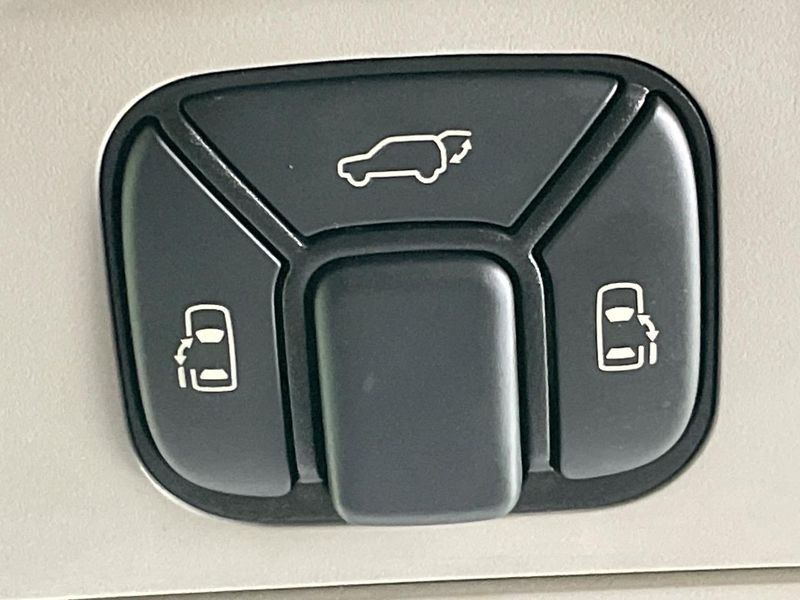 2013 Toyota Vellfire DBA-ANH20W (UW-6a4f0f98e374c)[25]