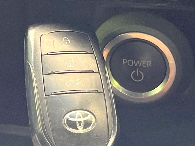2023 Toyota Harrier Hybrid 6AA-AXUH80 (UW-6a4f0faf31896)[24]
