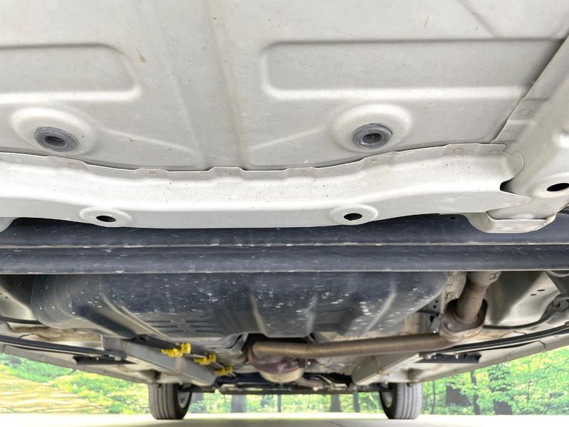 2019 Toyota Pixis Mega DBA-LA700A (UW-6a4f115255192)[27]