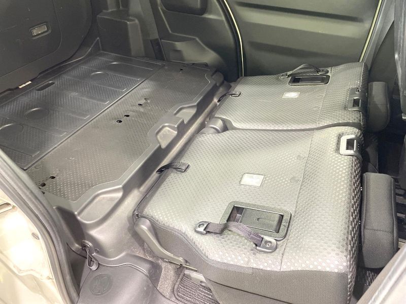 2019 Toyota Pixis Mega DBA-LA700A (UW-6a4f115255192)[6]