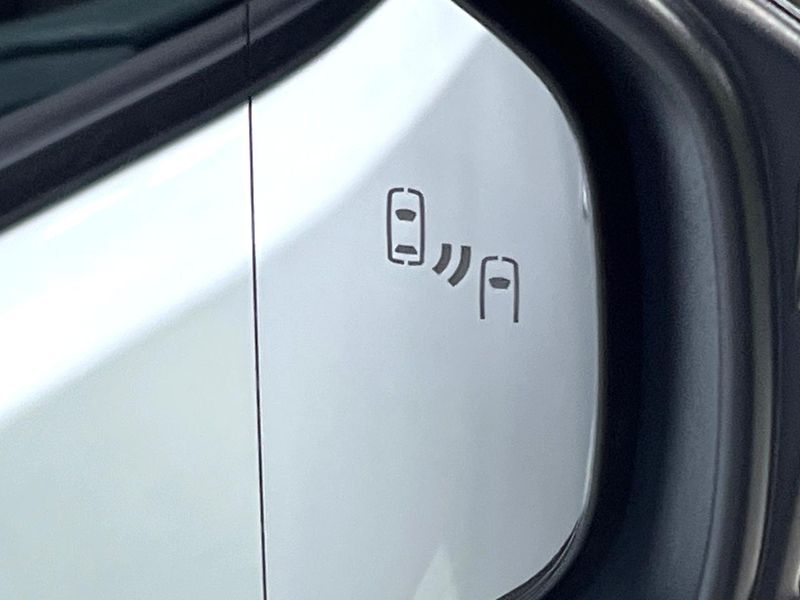 2023 Toyota Prius 6AA-MXWH60 (UW-6a4f121a50ef4)[8]