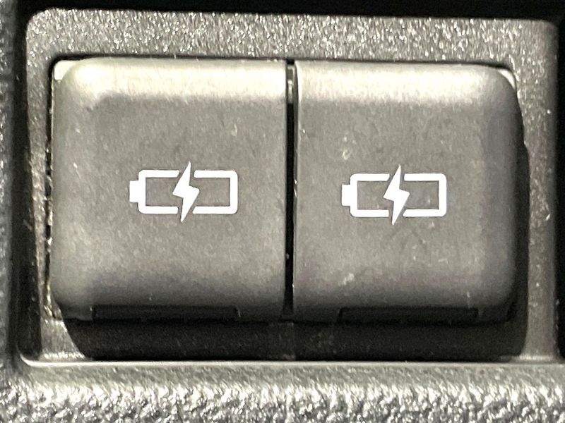 2023 Toyota Voxy 6BA-MZRA90W (UW-6a4f122604a0a)[9]